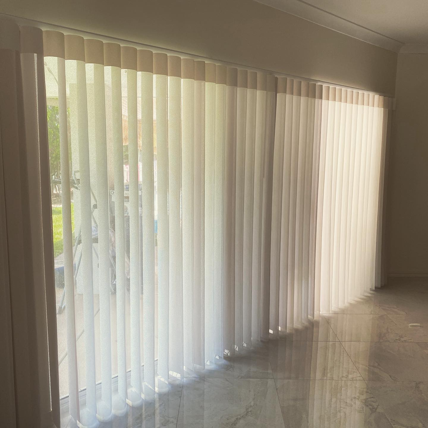 Interior verisahde blinds installed in living room to block light