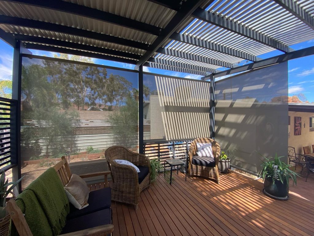 Exterior Place with Chairs and Blinds